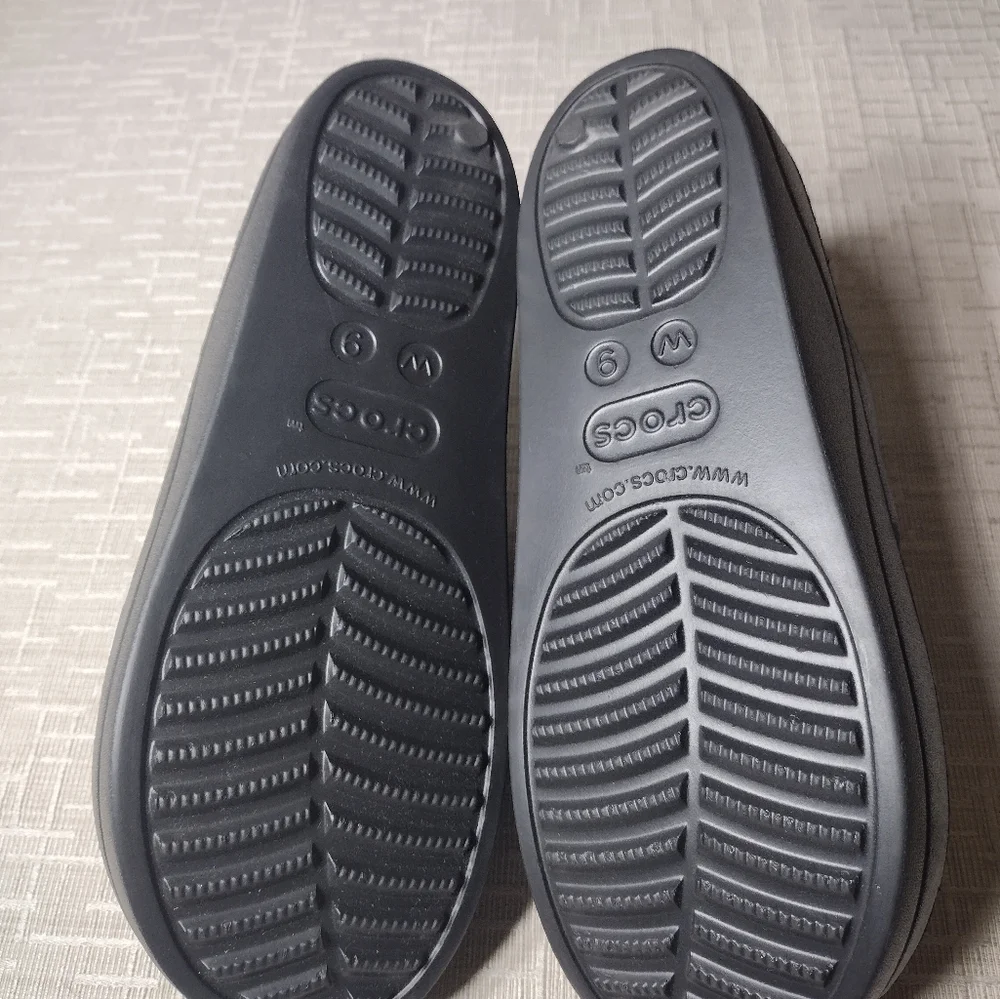 Crocs Women's Via Platform Sandal Black Size 9 NWOB